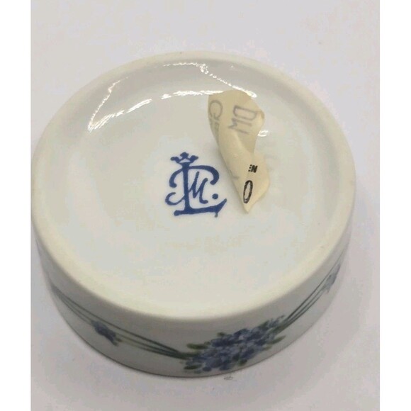 German Forget-me-Nots Blue and White Porcelain Trinket Box - Picture 9 of 12